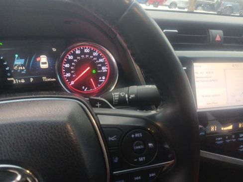 Used 2018 Toyota Camry XSE image 33