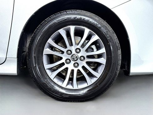 Used 2020 Toyota Sienna XLE image 42