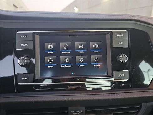 Used 2024 Volkswagen Jetta SE image 20