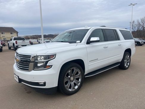 Used 2017 Chevrolet Suburban Premier image 7