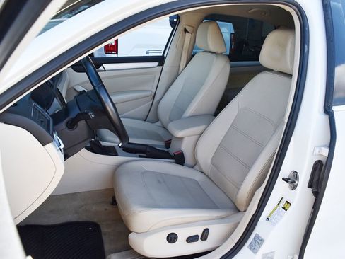 Used 2013 Volkswagen Passat TDI SE FWD image 5