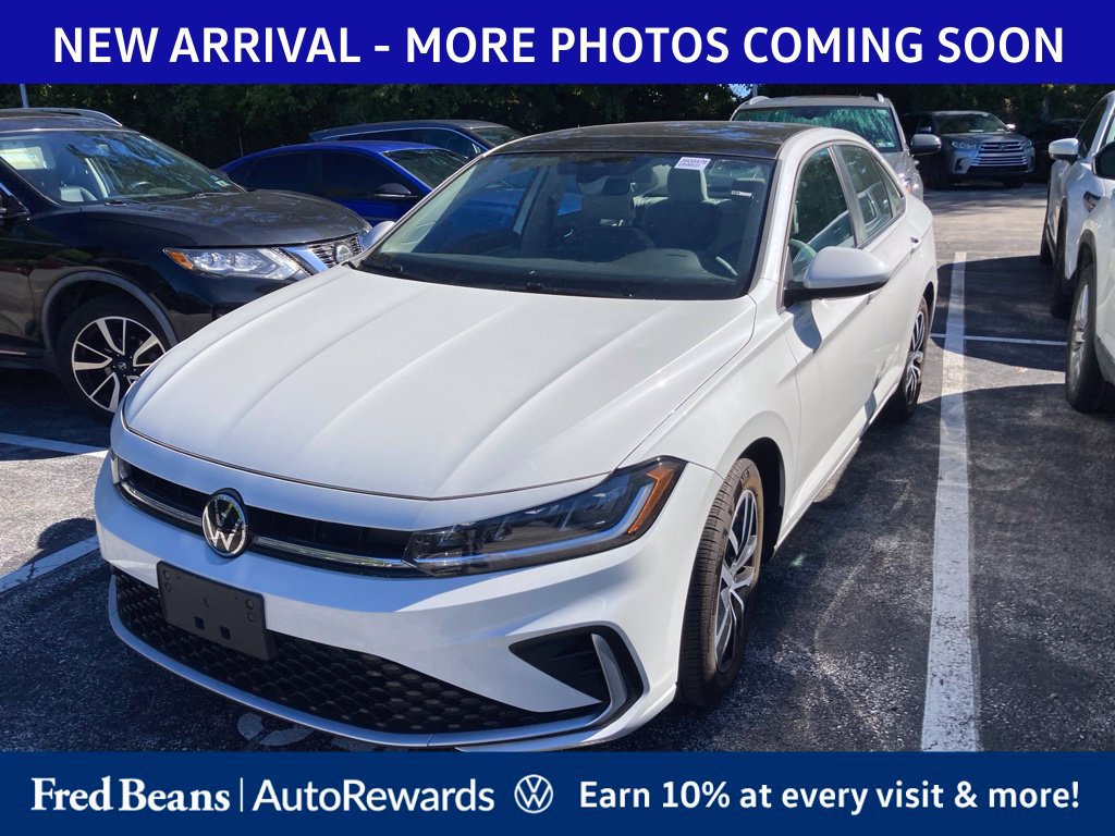 Used 2025 Volkswagen Jetta SE w/ Sunroof Package FWD image 3