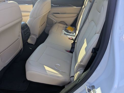 New 2026 Jeep Grand Cherokee Limited w/ Luxury Tech Group II AWD/4WD image 26