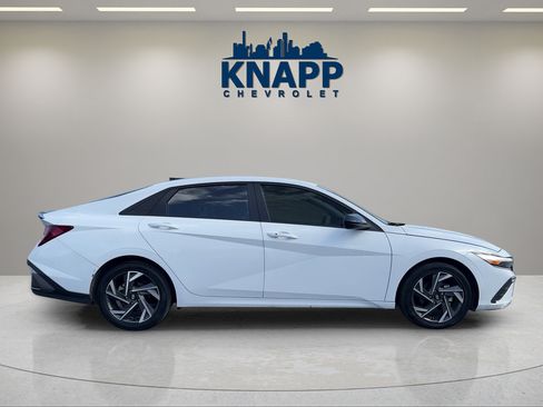Used 2025 Hyundai Elantra Sport FWD image 6