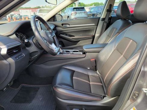 Used 2024 Nissan Altima 2.5 SR FWD image 9