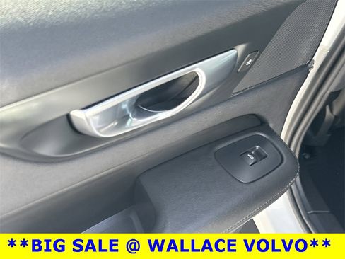 Used 2025 Volvo V60 B5 Cross Country Plus image 14