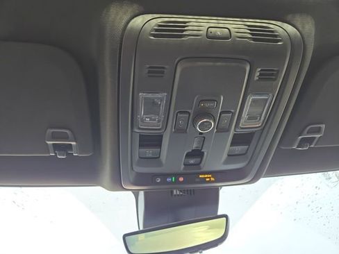 Used 2025 GMC Yukon XL Denali w/ Denali Reserve Package image 30