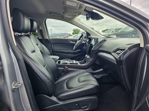 Used 2022 Ford Edge Titanium AWD/4WD image 11