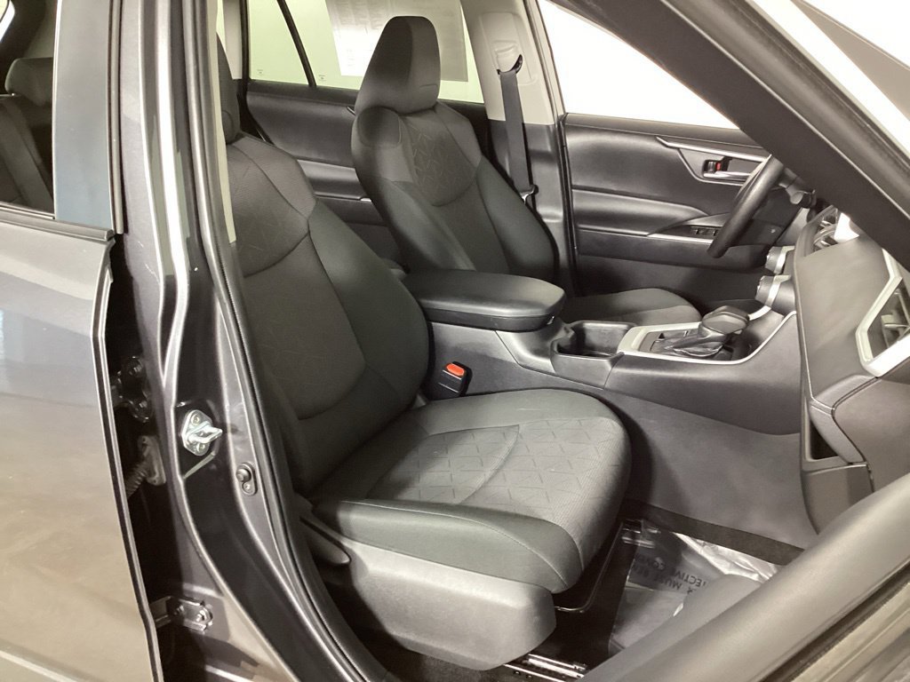 Used 2024 Toyota RAV4 XLE AWD/4WD image 36