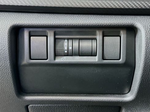 Used 2024 Subaru Crosstrek 2.0i Premium image 17