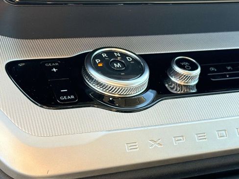 Certified 2025 Ford Expedition Active image 27