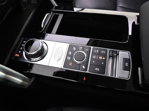 Used 2017 Land Rover Discovery HSE image 32