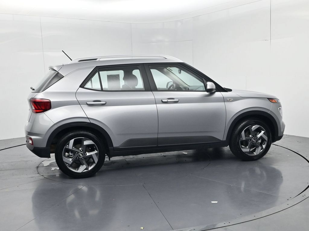 Used 2025 Hyundai Venue SEL FWD image 8