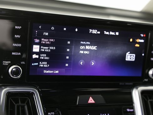 Used 2023 Kia Sorento SX image 18