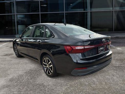 Used 2025 Volkswagen Jetta SE FWD image 5