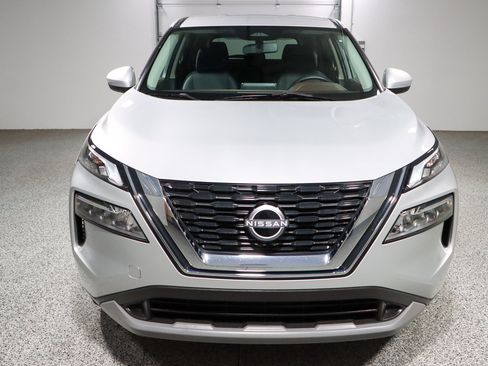 Used 2023 Nissan Rogue SV FWD image 4