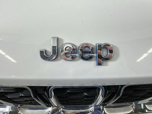 Used 2023 Jeep Grand Cherokee 4WD 4xe image 9