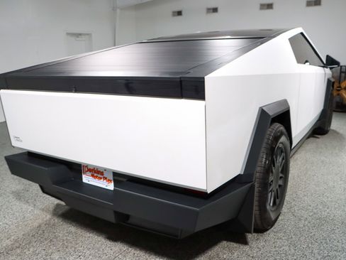 Used 2024 Tesla Cybertruck AWD Crew Cab image 7