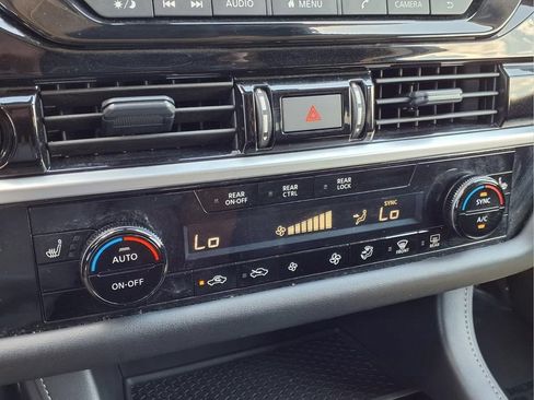 Used 2025 Nissan Pathfinder SV FWD image 12
