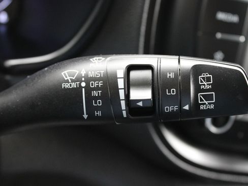 Used 2025 Kia Soul LX FWD image 30