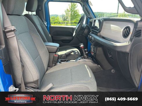 Used 2025 Jeep Wrangler Sport AWD/4WD image 17