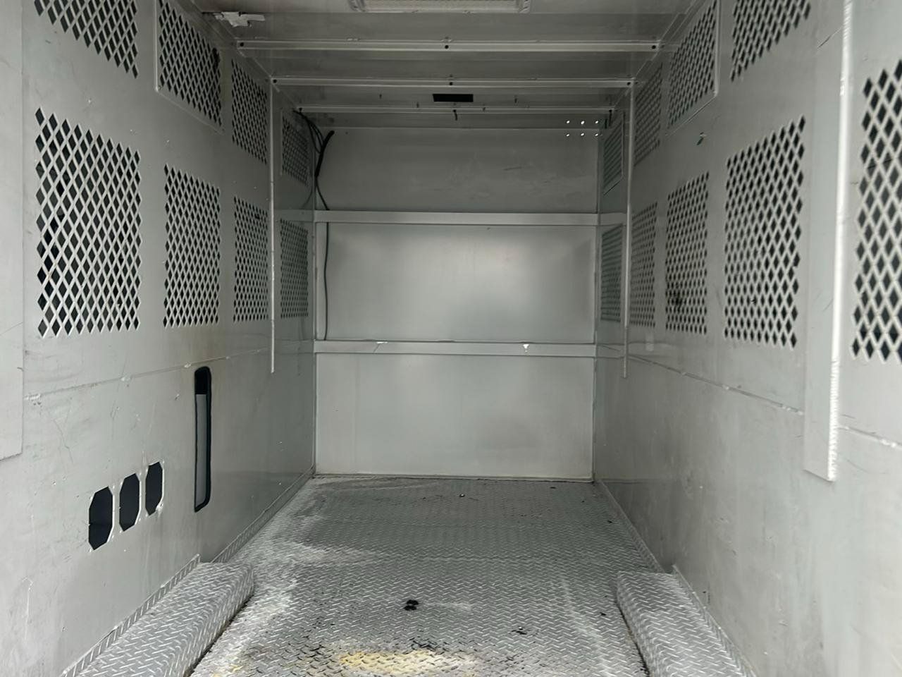 Used 2016 Freightliner Sprinter 3500 w/ Driver Comfort Package RWD image 5