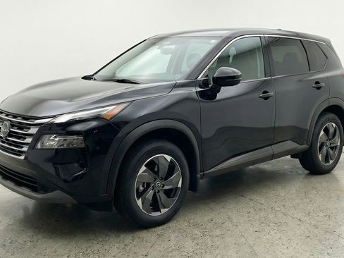 Used 2025 Nissan Rogue SV image 3