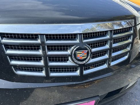 Used 2014 Cadillac Escalade ESV Luxury image 3