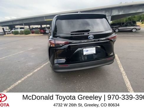 Certified 2023 Toyota Sienna LE FWD image 8