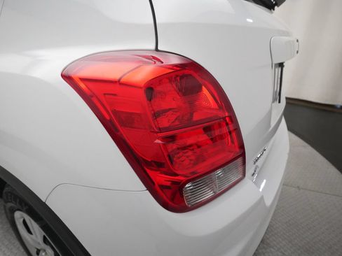 Used 2017 Chevrolet Trax LS FWD image 29