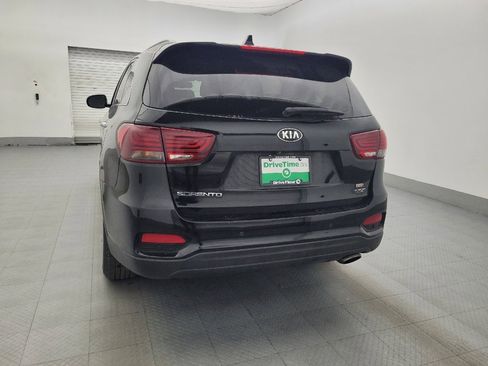 Used 2019 Kia Sorento LX w/ LX Convenience Package image 6