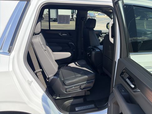 Used 2026 GMC Yukon Denali w/ LPO, Floor Liner Package AWD/4WD image 15