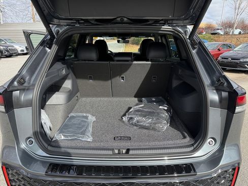 New 2026 Volkswagen Tiguan SE R-Line image 15