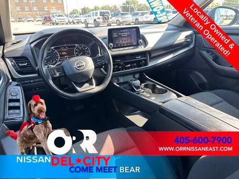 Used 2025 Nissan Rogue SV FWD image 12