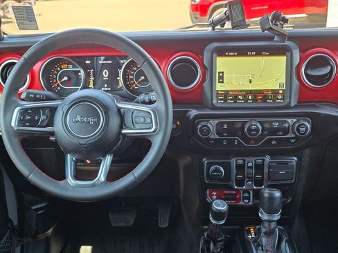 Used 2023 Jeep Wrangler Unlimited Rubicon AWD/4WD image 10