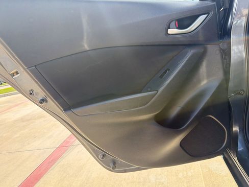 Used 2016 MAZDA MAZDA3 i Touring image 24