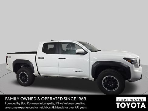 Used 2024 Toyota Tacoma TRD Off-Road AWD/4WD image 5