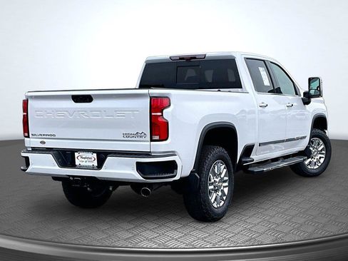 Used 2024 Chevrolet Silverado 2500 High Country w/ Technology Package AWD/4WD image 2