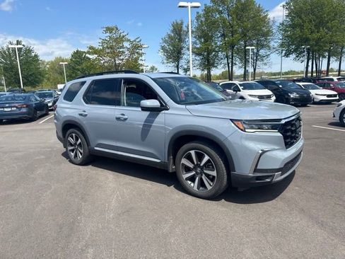 Used 2023 Honda Pilot Touring image 6