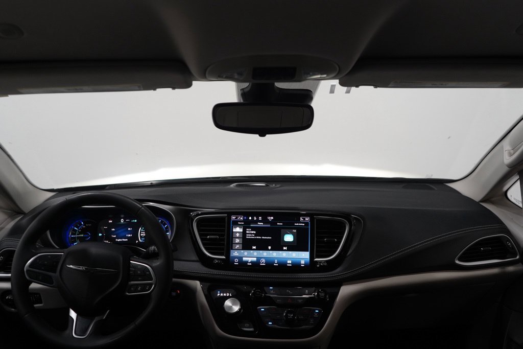 Used 2023 Chrysler Pacifica Touring-L FWD image 15