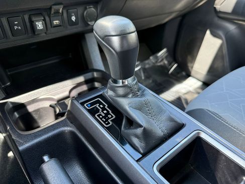 Used 2023 Toyota Tacoma TRD Off-Road w/ Technology Package AWD/4WD image 23