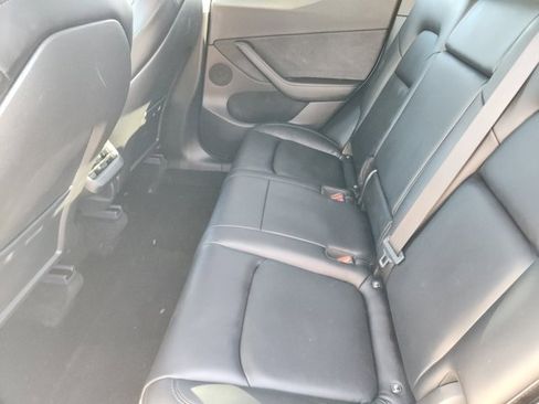 Used 2022 Tesla Model Y Long Range image 31