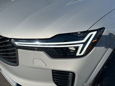 Certified 2025 Volvo XC90 B6 Plus image 8