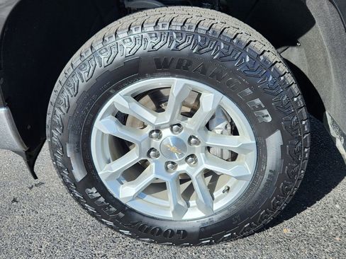 Used 2024 Chevrolet Silverado 1500 LT w/ Z71 Off-Road Package AWD/4WD image 14
