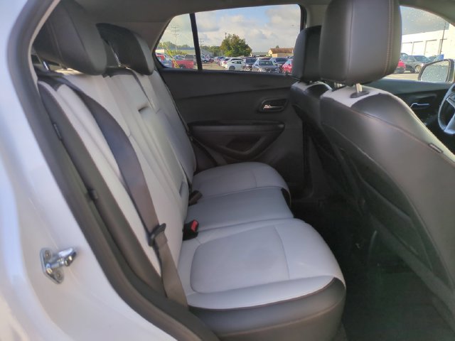 Used 2022 Chevrolet Trax LT w/ LT Convenience Package AWD/4WD image 19