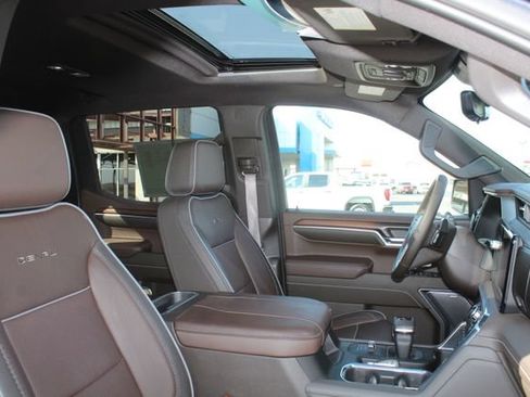 Used 2024 GMC Sierra 1500 Denali w/ Denali Reserve Package AWD/4WD image 17