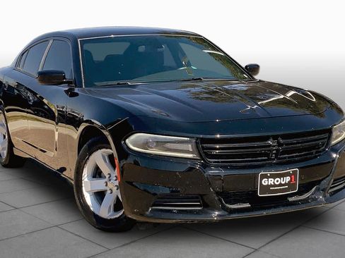 Used 2018 Dodge Charger SXT RWD image 3