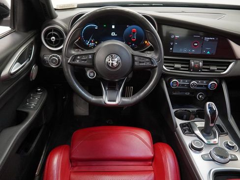 Used 2024 Alfa Romeo Giulia Veloce image 22