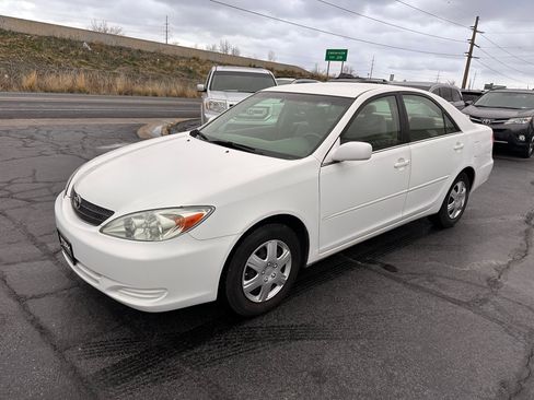 Used 2004 Toyota Camry LE image 2