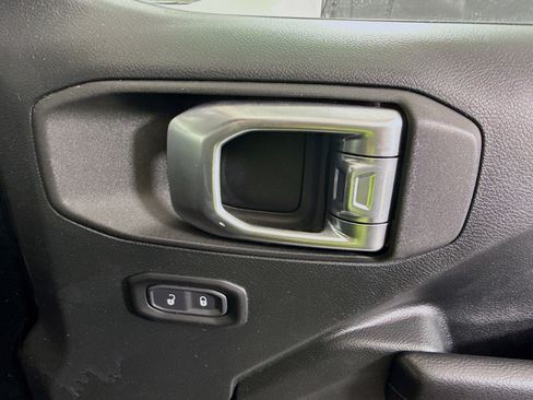 Used 2019 Jeep Wrangler Unlimited Sport S image 31